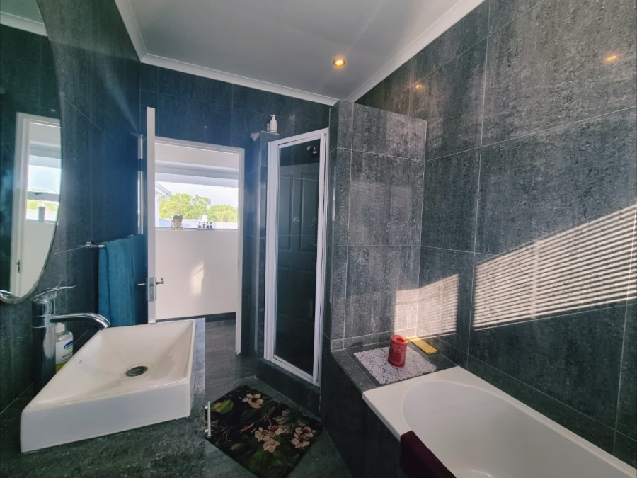 4 Bedroom Property for Sale in Stilbaai Wes Western Cape